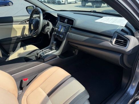 Used 2018 Honda Civic Sport image 14