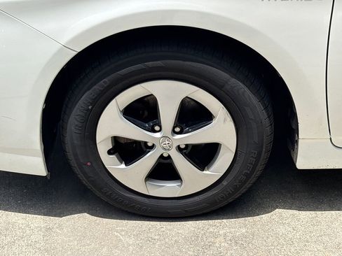 Used 2014 Toyota Prius Two FWD image 12