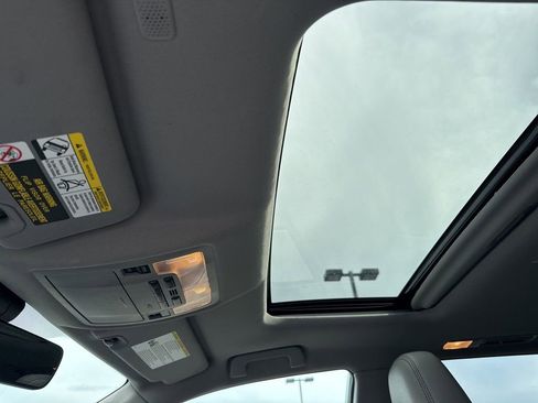 Used 2019 Toyota Highlander XLE image 17