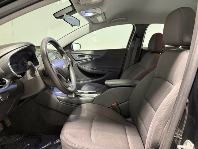 Used 2017 Chevrolet Malibu LT FWD image 11