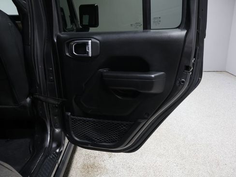 Used 2021 Jeep Gladiator Willys image 20