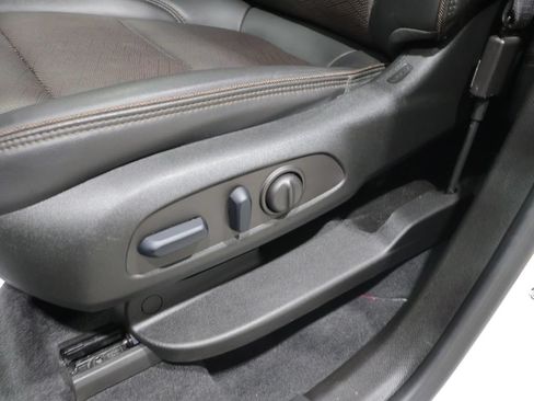 Used 2023 Chevrolet Traverse High Country AWD/4WD image 12