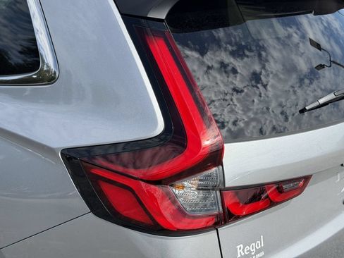 Used 2025 Honda CR-V EX-L image 11