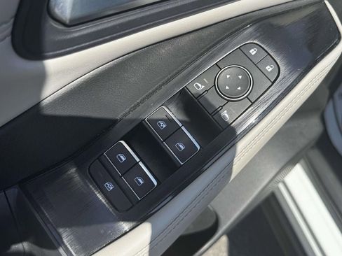 Used 2023 Nissan Rogue SL AWD/4WD image 16