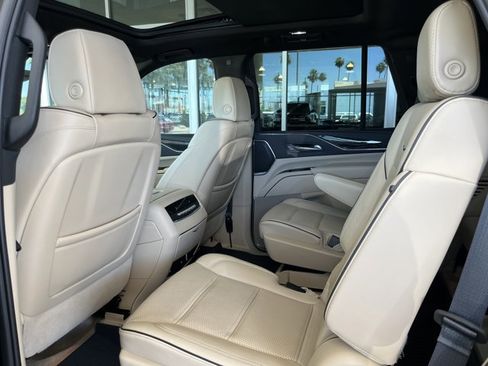 Used 2023 Cadillac Escalade Premium Luxury w/ Performance Package AWD/4WD image 10