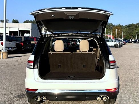 Used 2023 Lincoln Aviator Reserve w/ Equipment Group 201A AWD/4WD image 9