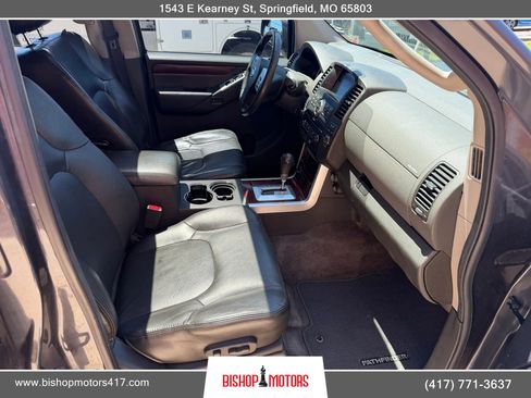 Used 2011 Nissan Pathfinder LE w/ Navigation Pkg AWD/4WD image 16