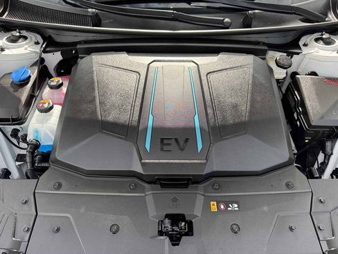 Used 2024 Hyundai Ioniq 5 SE RWD image 8