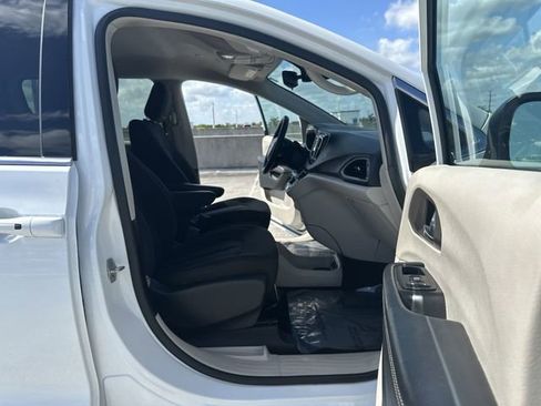 Used 2023 Chrysler Voyager LX FWD image 29