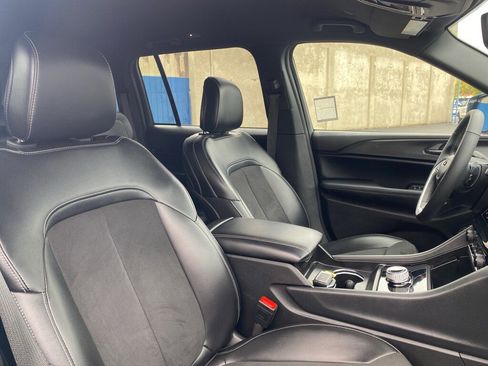 Used 2024 Jeep Grand Cherokee Altitude image 18