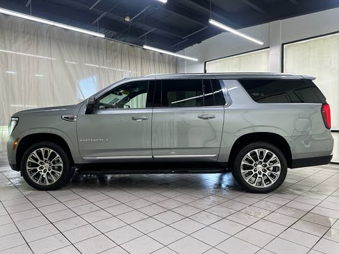 Used 2025 GMC Yukon XL Denali AWD/4WD image 8