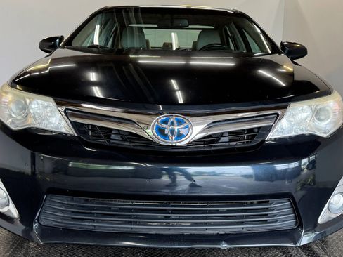 Used 2013 Toyota Camry XLE w/ Leather Pkg FWD image 3