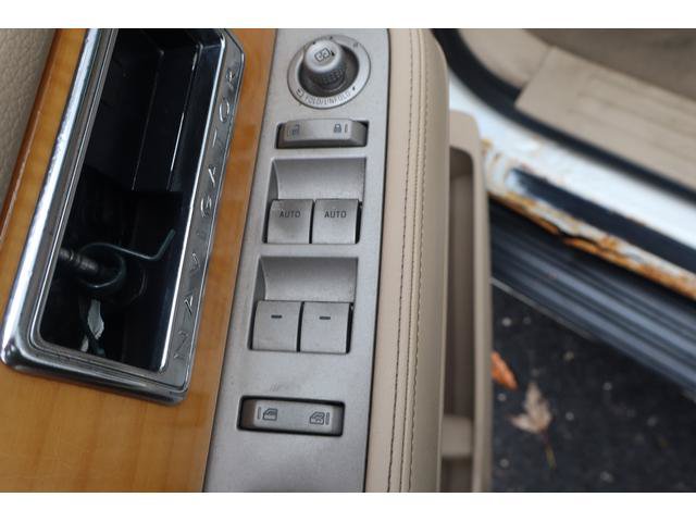 Used 2007 Lincoln Navigator 4WD image 12