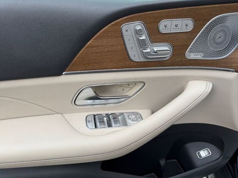 Used 2020 Mercedes-Benz GLS 450 4MATIC image 11