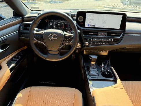 Used 2025 Lexus ES 350 w/ Technology Package FWD image 8