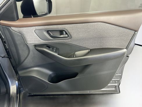 Used 2023 Nissan Rogue S image 31