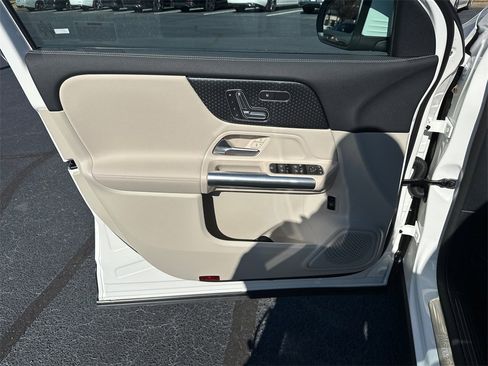 Certified 2026 Mercedes-Benz GLA 250 4MATIC image 10