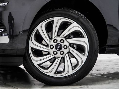 Used 2024 Lincoln Navigator Premiere AWD/4WD image 6