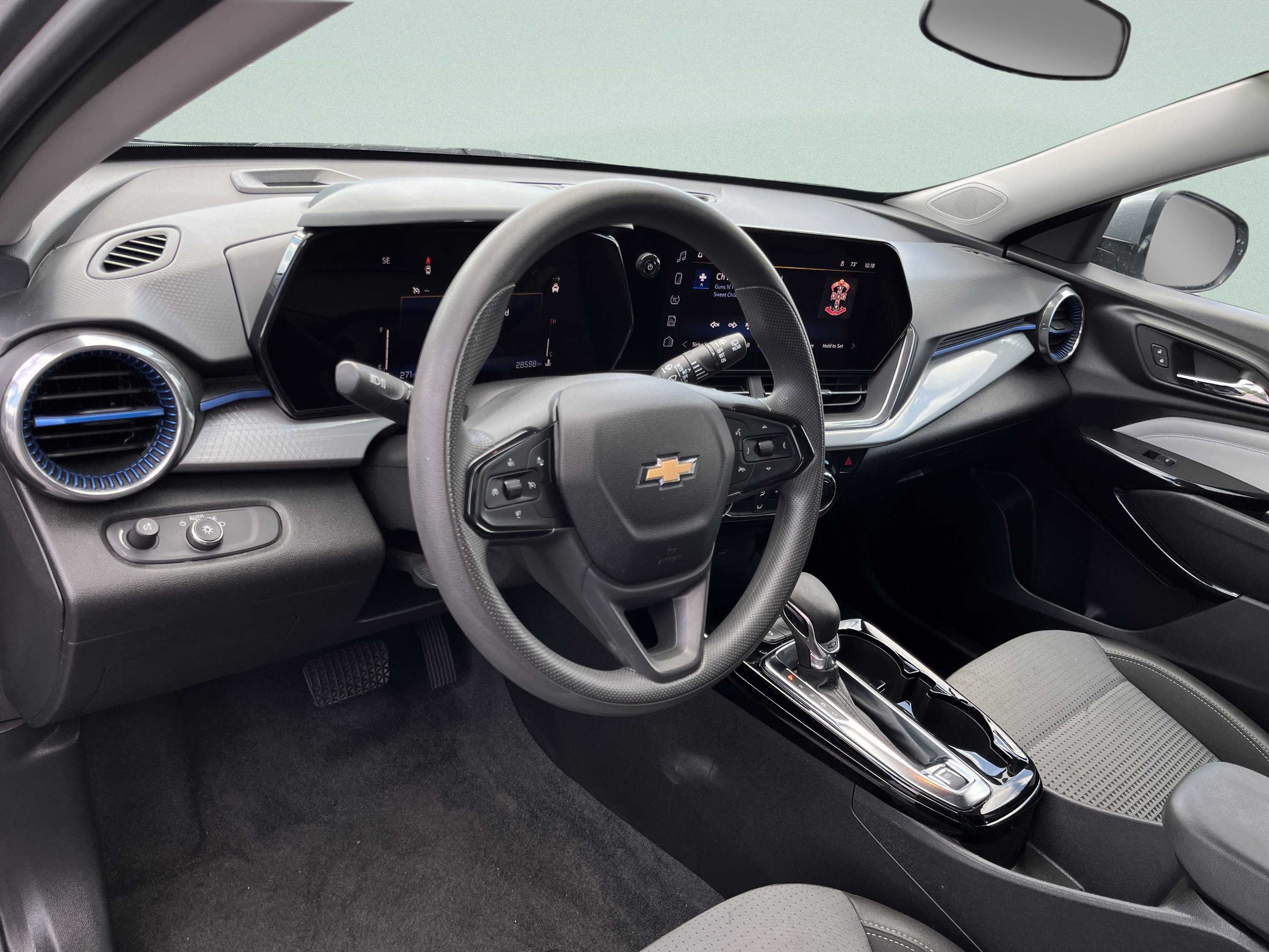 Used 2025 Chevrolet Trax LT FWD image 16