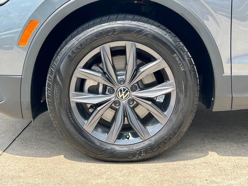 Certified 2023 Volkswagen Tiguan SE w/ Panoramic Sunroof Package FWD image 37