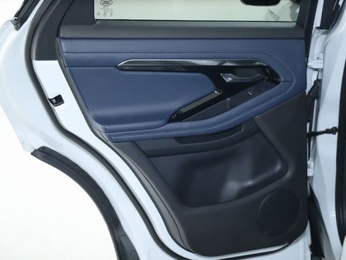 Used 2020 Land Rover Range Rover Evoque SE image 33