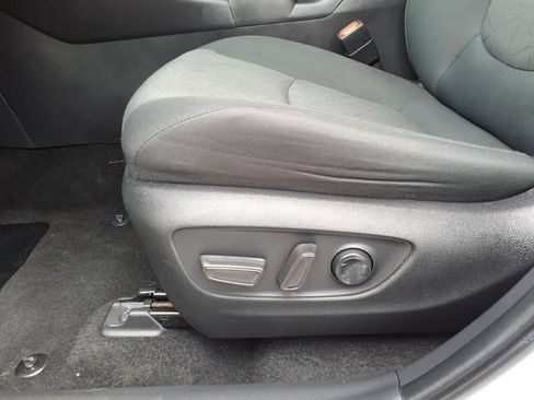 Used 2024 Toyota RAV4 XLE AWD/4WD image 4