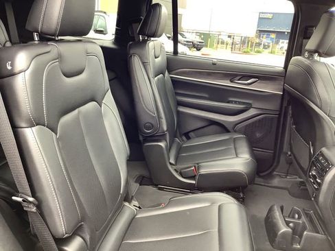 Used 2024 Jeep Grand Cherokee L Limited w/ Luxury Tech Group II image 39