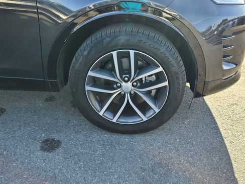 Used 2024 Land Rover Discovery Sport Dynamic SE image 9