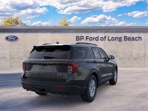 New 2026 Ford Explorer Active RWD image 8