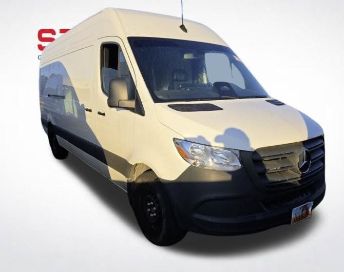 Used 2025 Mercedes-Benz Sprinter 2500 image 2