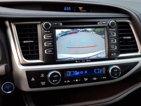 Used 2019 Toyota Highlander XLE AWD/4WD image 21