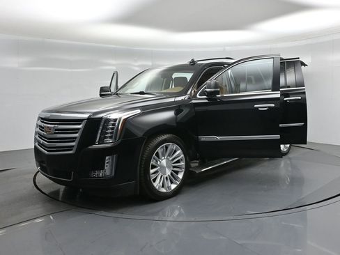 Used 2016 Cadillac Escalade ESV Platinum image 30