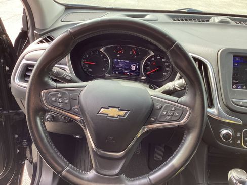 Used 2020 Chevrolet Equinox LT FWD image 17