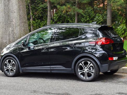 Used 2020 Chevrolet Bolt Premier w/ Infotainment Package FWD image 7
