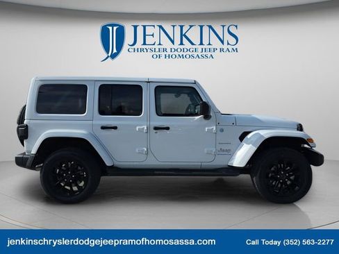 Used 2024 Jeep Wrangler Unlimited Sahara image 6