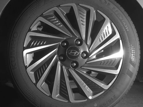 Used 2025 Hyundai Sonata SEL FWD image 34