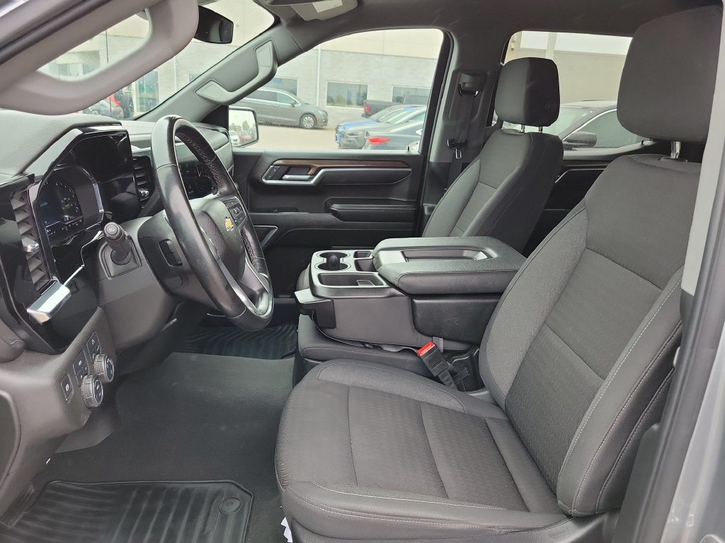 Used 2025 Chevrolet Silverado 1500 LT AWD/4WD image 16