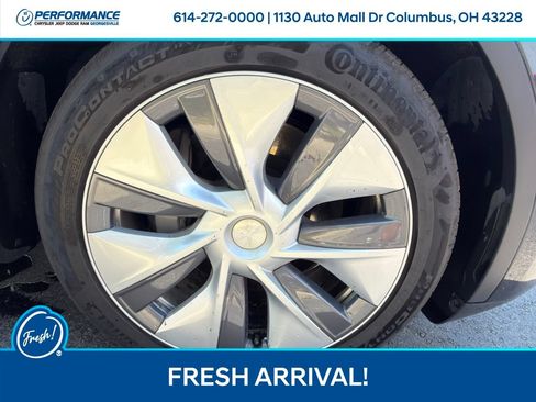 Used 2024 Tesla Model Y Long Range AWD/4WD image 23
