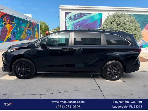 Used 2024 Toyota Sienna XLE Woodland Edition AWD/4WD image 6