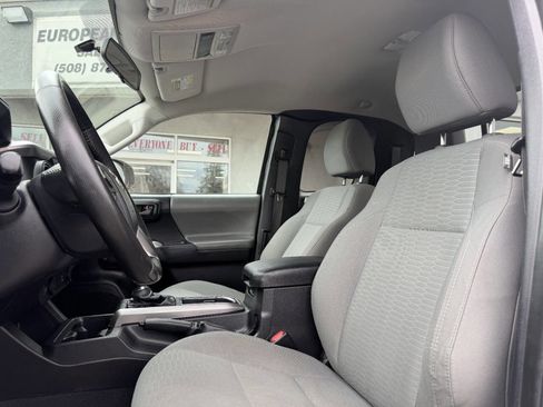 Used 2016 Toyota Tacoma SR5 w/ Exterior Package image 17