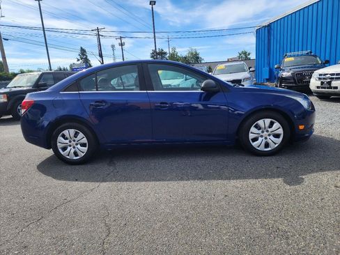 Used 2012 Chevrolet Cruze LS w/ Connectivity Package FWD image 4