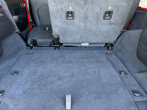Used 2025 Jeep Wrangler Unlimited Sahara AWD/4WD image 15