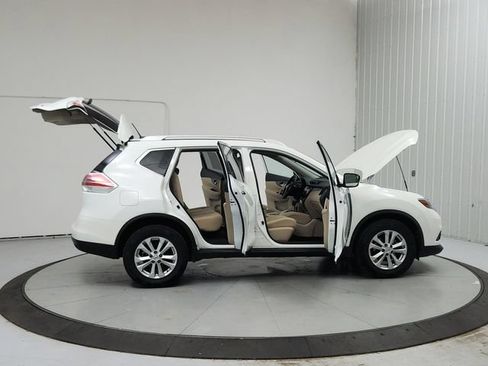 Used 2016 Nissan Rogue SV FWD image 16