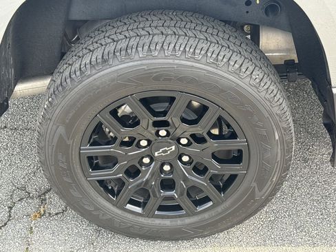 Used 2026 Chevrolet Colorado W/T w/ WT Custom Package RWD image 17