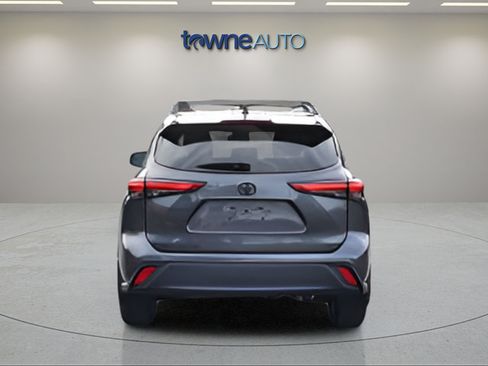 Used 2023 Toyota Highlander LE FWD image 6