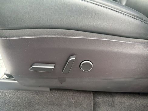 Used 2022 Tesla Model Y Long Range image 29