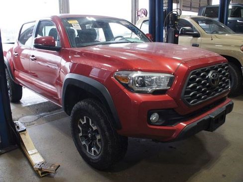 Used 2020 Toyota Tacoma TRD Off-Road image 2