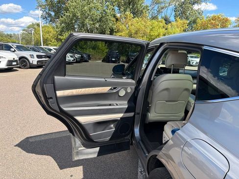 Used 2022 Genesis GV80 2.5T w/ Advanced Package 02 AWD/4WD image 30