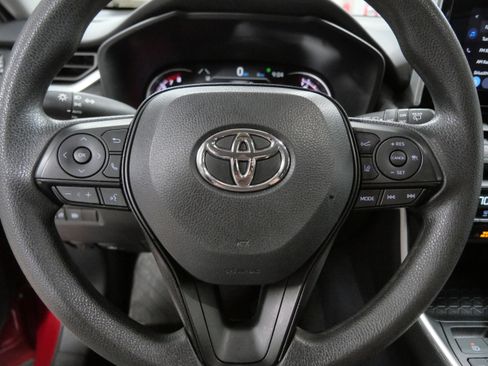 Certified 2025 Toyota RAV4 XLE FWD image 26