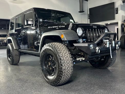 Used 2017 Jeep Wrangler Unlimited Rubicon w/ Connectivity Group image 2